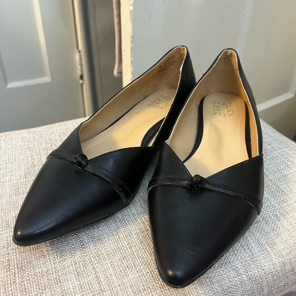 Naturalizer Leather Pointed-Toe Flat